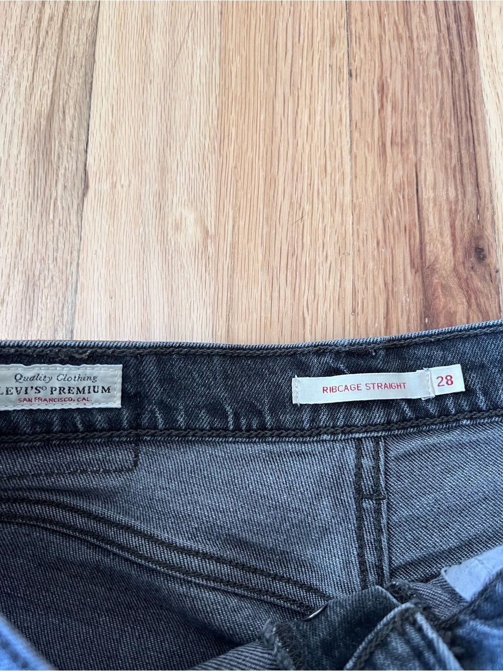 Levi’s Ribcage Straight Jean - Picture 4 of 7
